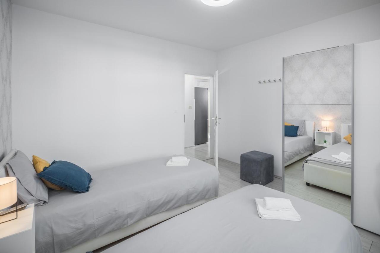 Apartment Sea Pearl Пореч Екстериор снимка